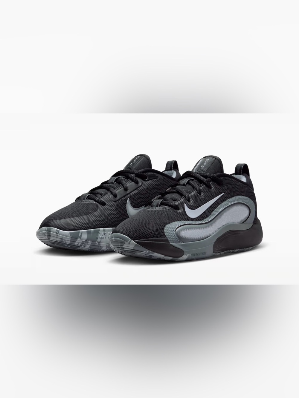 Kids Nike IsoFly basketball shoes in a black and cool grey colorway